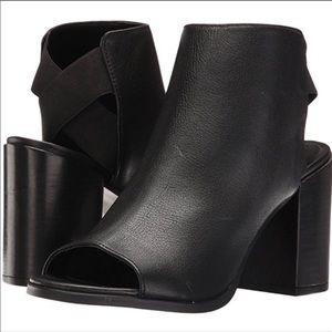 STEVE MADDEN black heeled boot